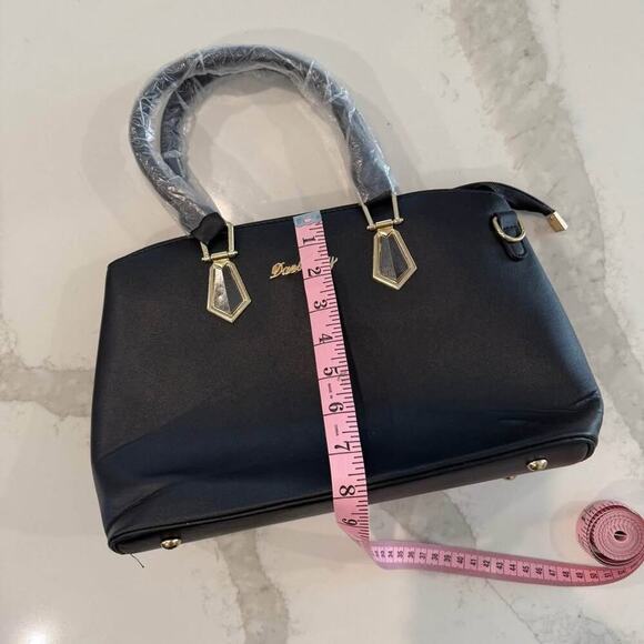 Danbaoly NWOT Black Faux Leather Purse/Handbag Gold Accents Zipper Closure - Picture 9 of 10